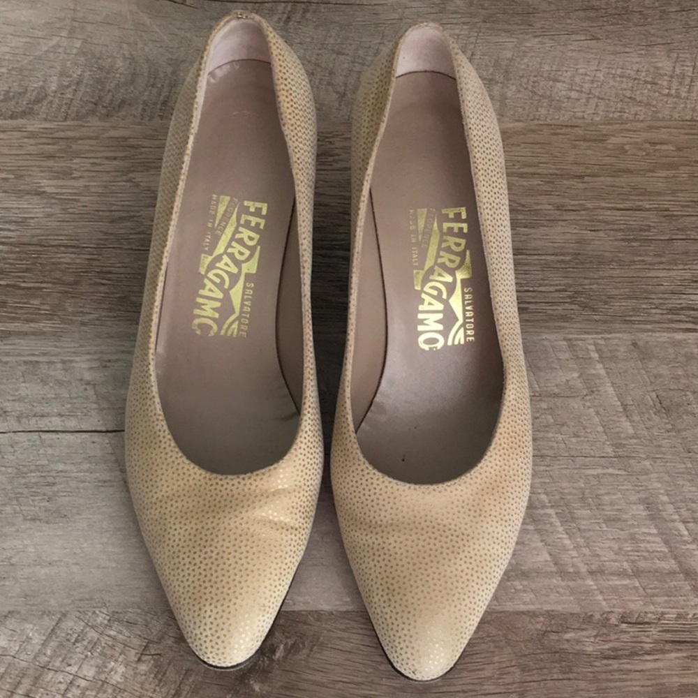 Salvatore ferragamo classic pumps, block heel.